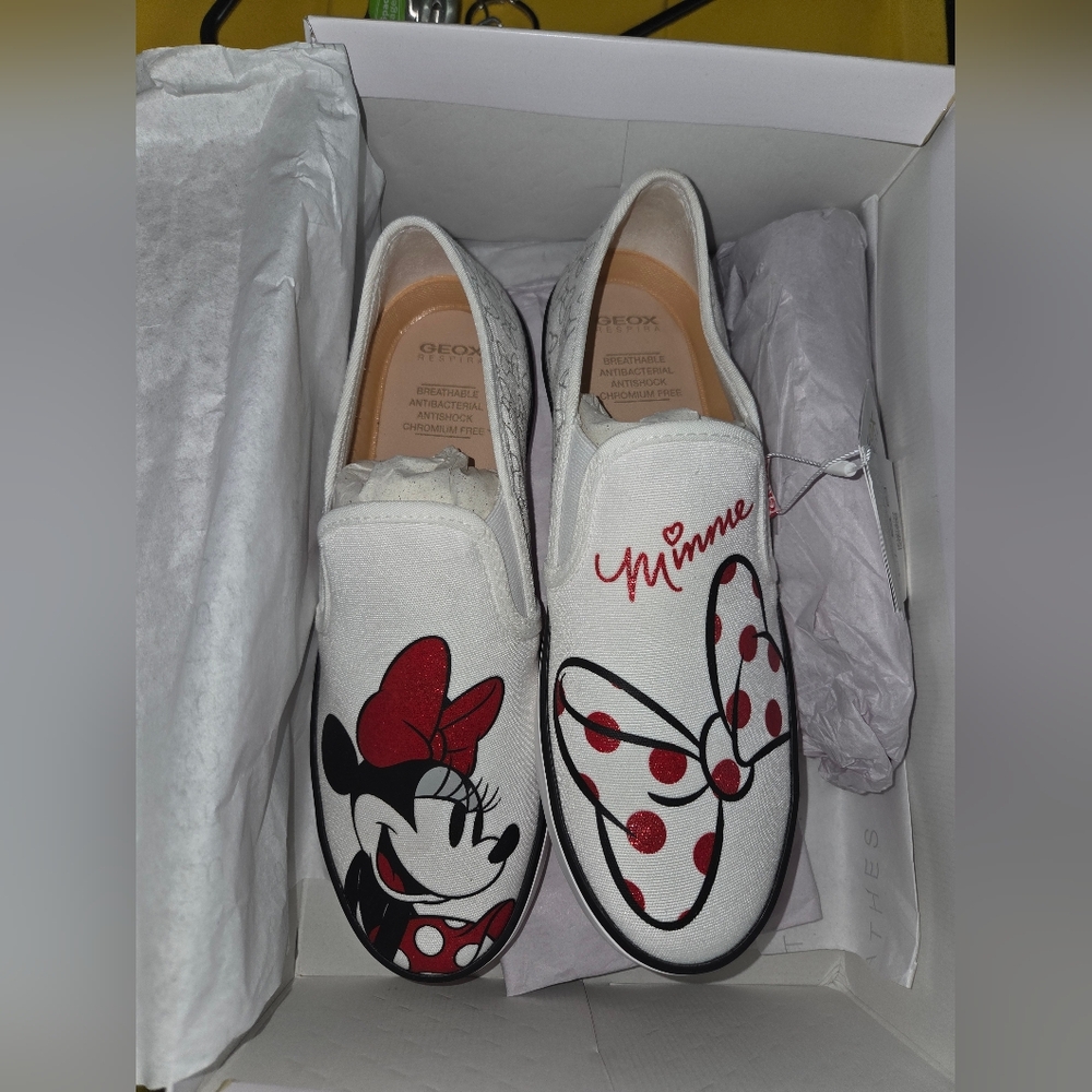 New in Box Geox Respira White Minnie Mouse Slip-On Shoes Size 4